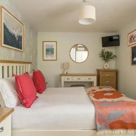 Squirrel Bank, With A Hot Tub & Parking