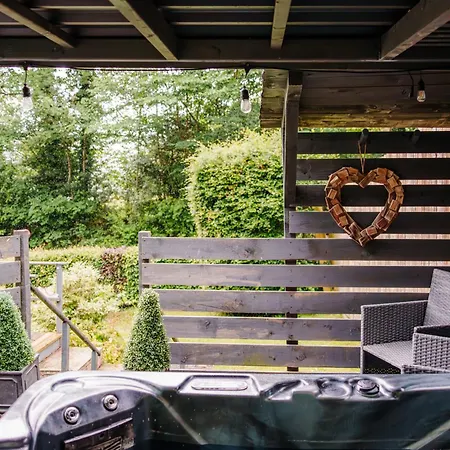 Squirrel Bank With A Hot Tub And Parking