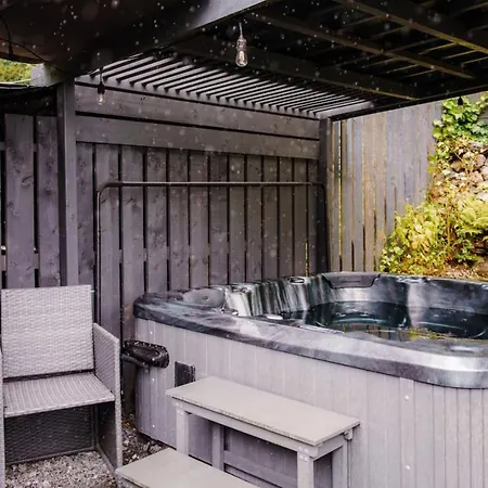 Prázdninový dům Squirrel Bank With A Hot Tub And Parking Bowness-on-Windermere