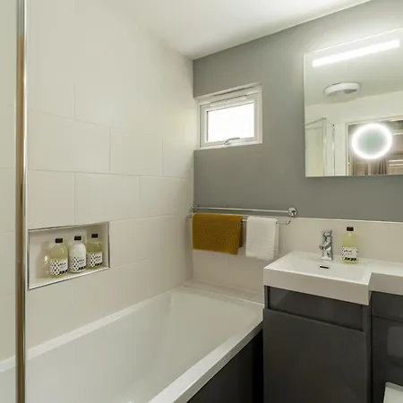 Squirrel Bank, With A Hot Tub & Parking Tatil Evi *