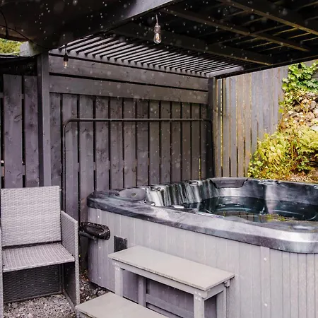 Tatil Evi Squirrel Bank, With A Hot Tub & Parking Bowness-on-Windermere